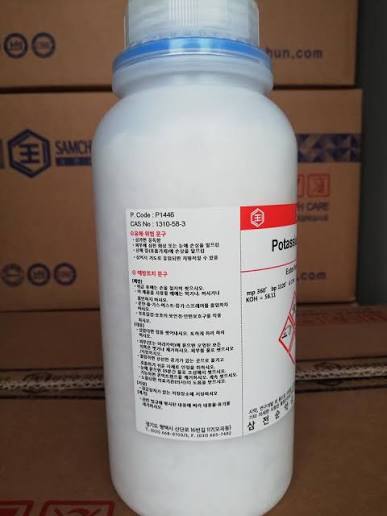 Hóa chất Potassium hydroxide solution KOH 1N, chai 1L (P0936, Samchun)